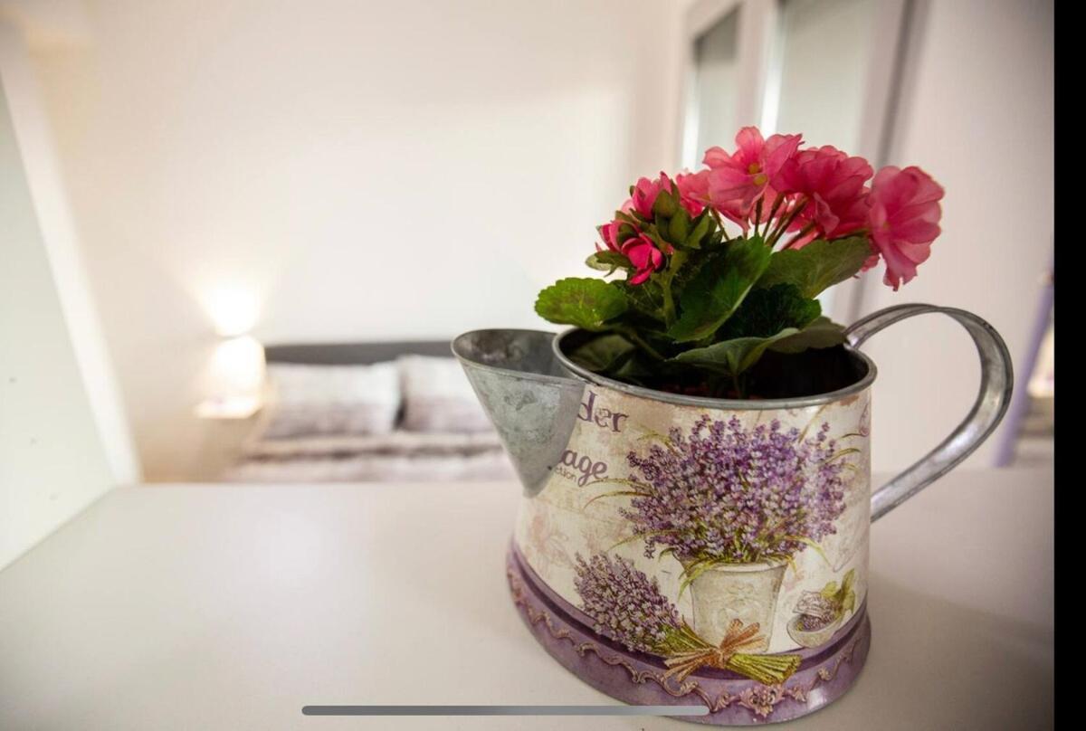 Stylish Close By Trastevere And Life Apartment